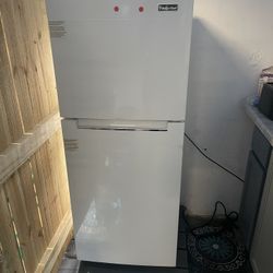 Magic Chef Refrigerator 