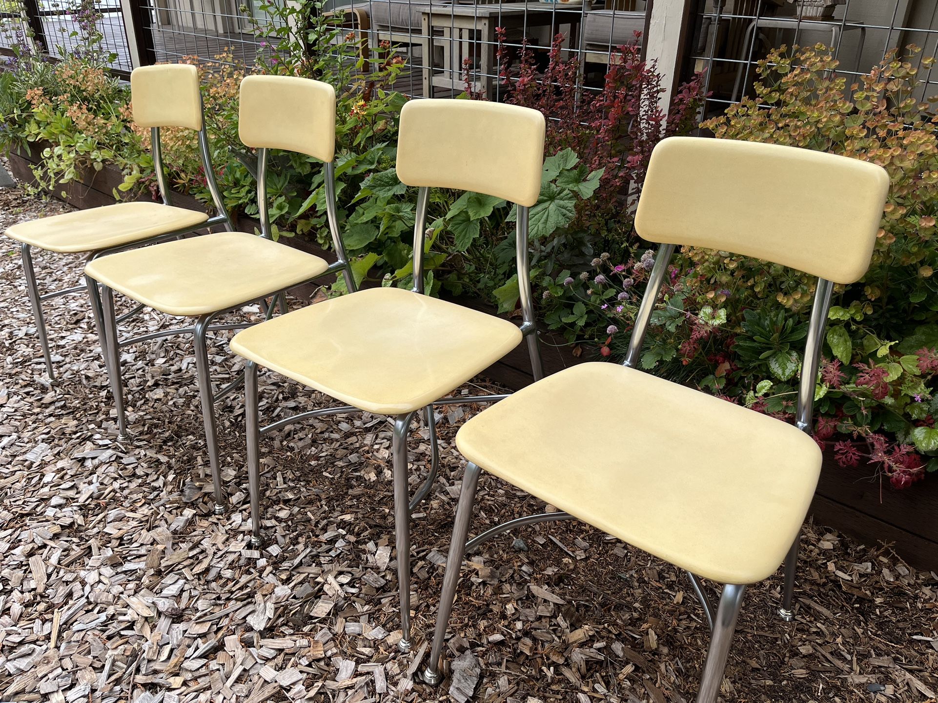 Set Of 2 Haywood Wakefield Heywoodite Mid Century 1960s Dining Or School Chairs
