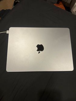 MacBook Air M2 13.6 Inch