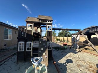 Kid’s Wooden Playground - FREE, BUYER DISASSEMBLES