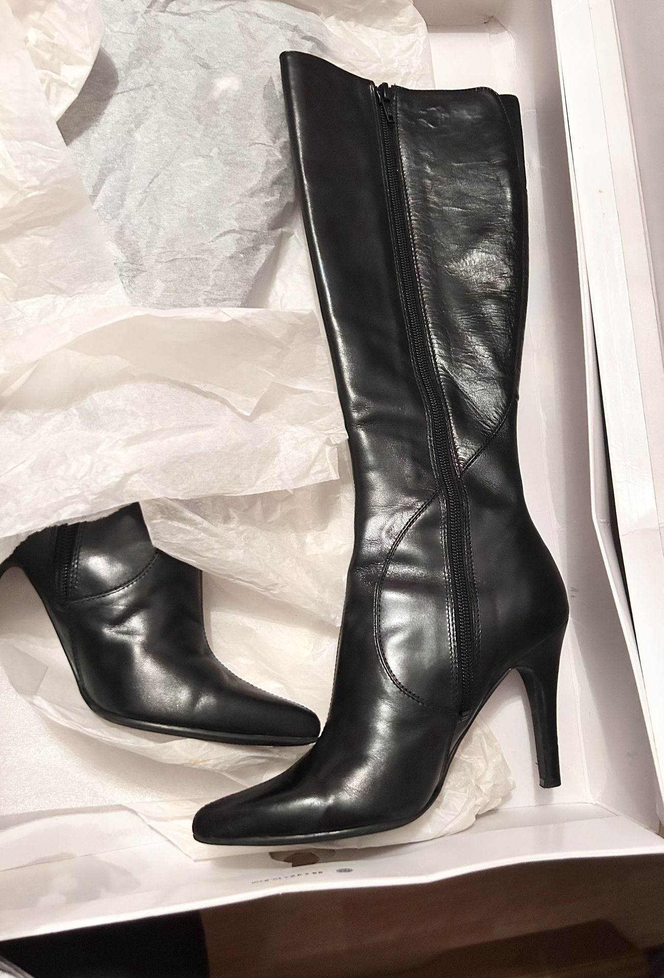 Used Female Shoes - Size 51/2 