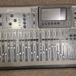 Behringer X32 Mixer console