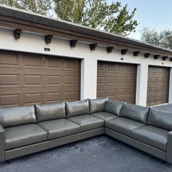 🛋️Sectional Couch/Sofa  - Leather - Delivery Available 🚛