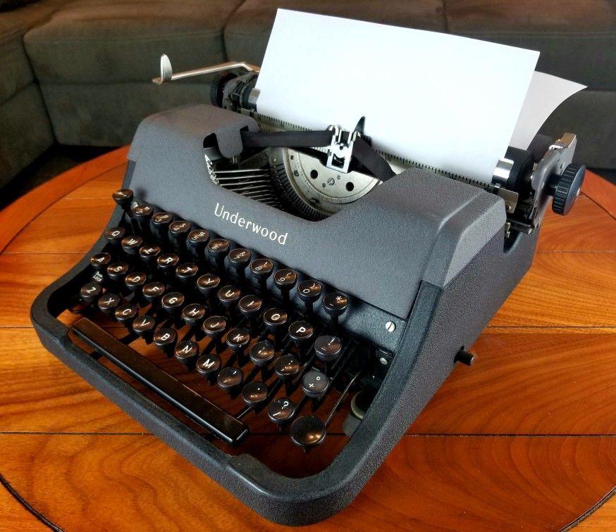 Beautiful Underwood Leader Portable Typewriter Circa 1940's-50's