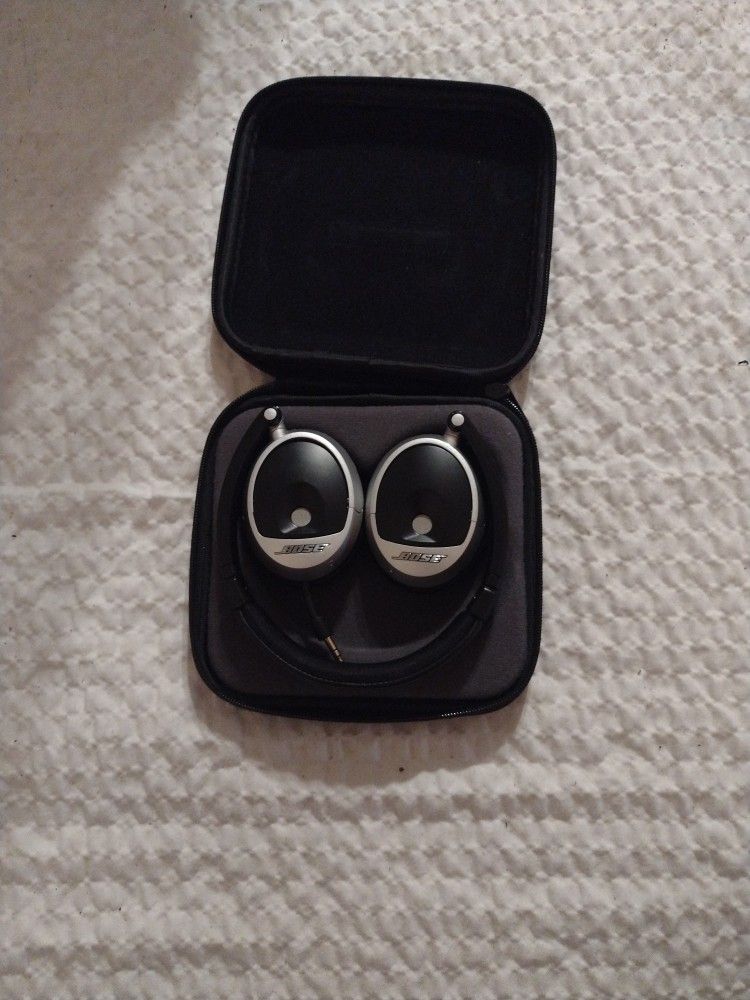 Bose On-Ear OE Headphones Wired with Case