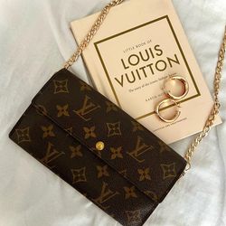 Louis Vuitton Wallet for Sale in Surprise, AZ - OfferUp