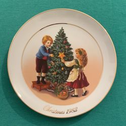 Avon Christmas 1982 Collector’s Plate