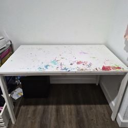 FREE Table For Crafts