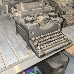 Royal Antique Typewriter 