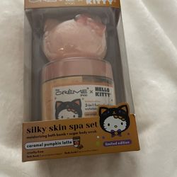 Halloween hello kitty bath both and exfoliare 