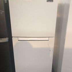 Magic Chef Top Freezer Refrigerator XI