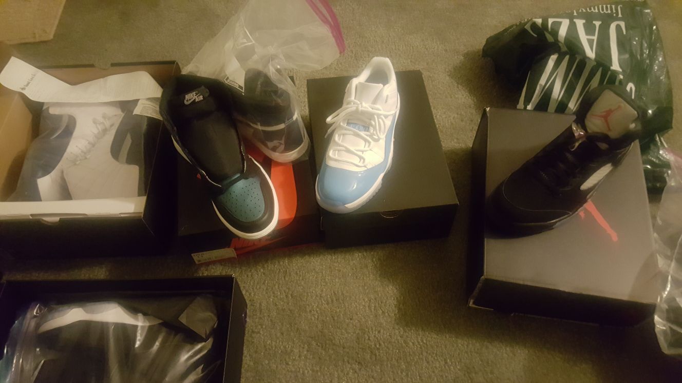 All size 11, all deadstock.. All come with receipt nothing less than 220 a piece..shoot me some offers.. i can give more pics also