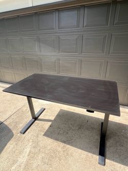 Stand up or sit down desk
