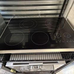 🔥 Wolf 30” Electric Cooktop – Like New! 🔥