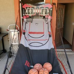 Basketball Hoops With 4 Balls