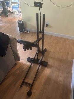 Squat assist machine