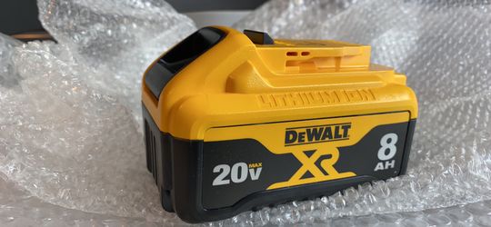 DEWALT XR 20-Volt Max 8 Amp-Hour Lithium Power Tool Battery