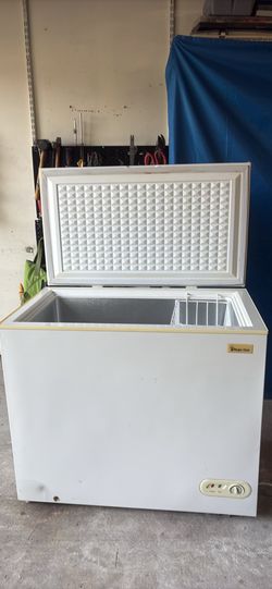 8.7 cu. ft. Manual Defrost Chest Freezer in White
