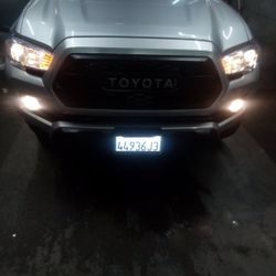 Toyota Tacoma OEM Front Headlights 