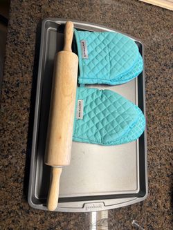Baking gloves, pan and rolling