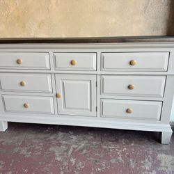 Spacious 9 Drawer Dresser 