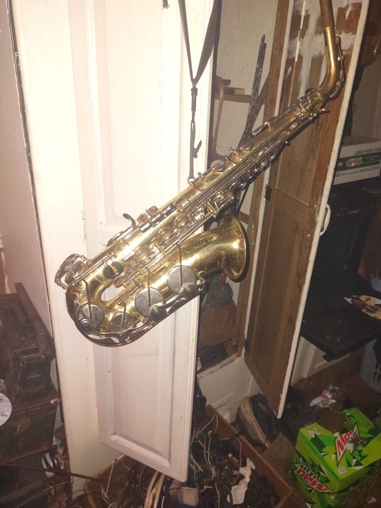 Yamaha alto saxophone w case