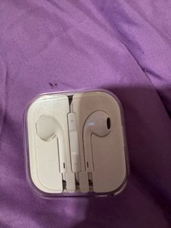 Apple earphones