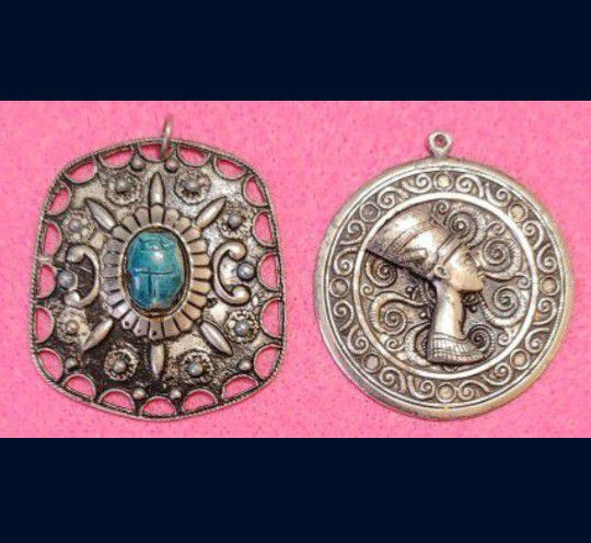 Lot Of 2 Vintage Silvertone Necklace Charms (Turquoise Stone & Queen Nefertiti) EXCELLENT CONDITION!😇 