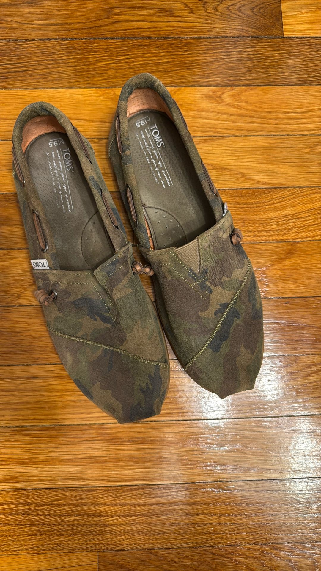 Men’s Tom’s Size 9.5