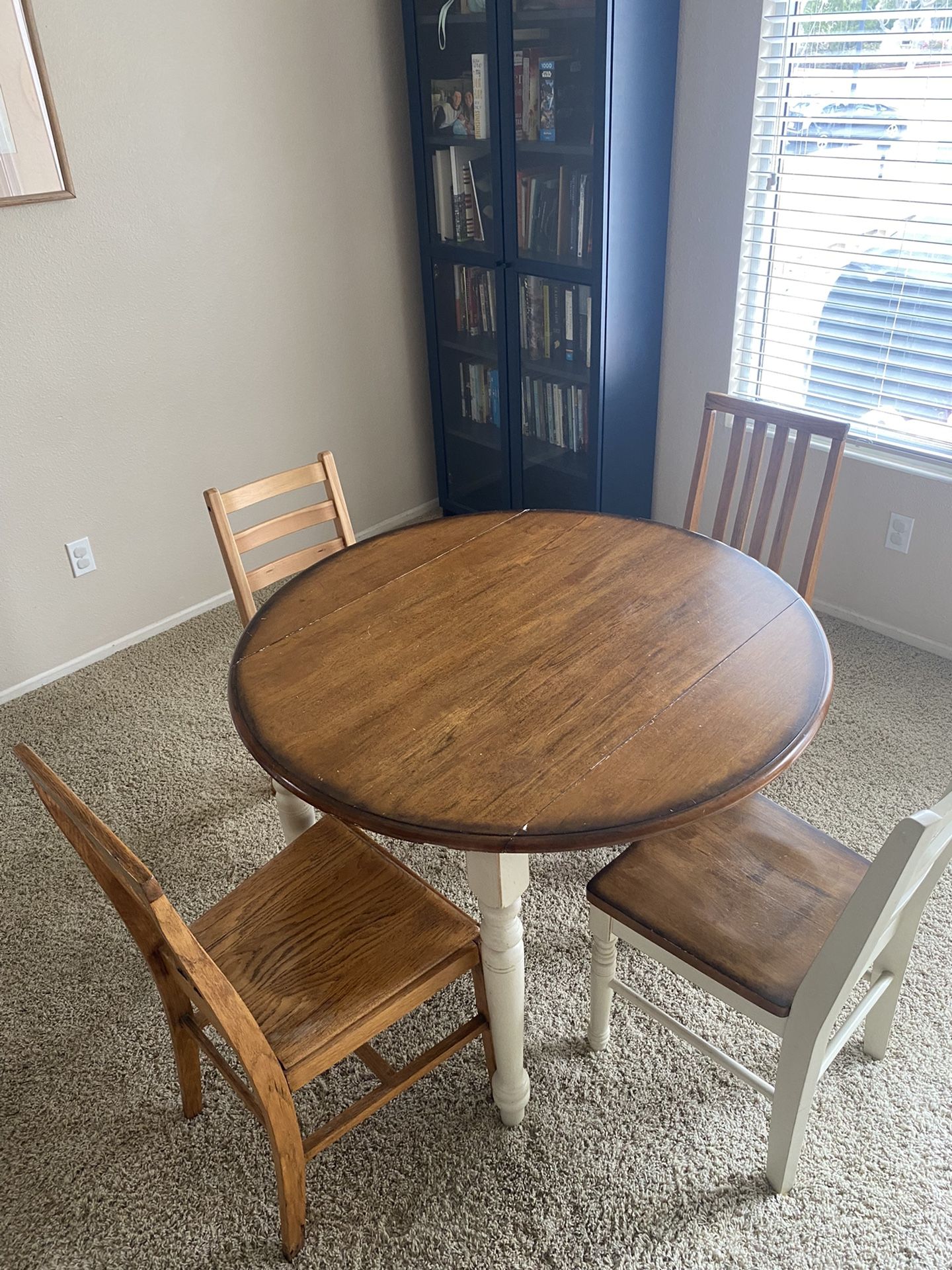 Round Farmhouse Dining Table W/chairs 