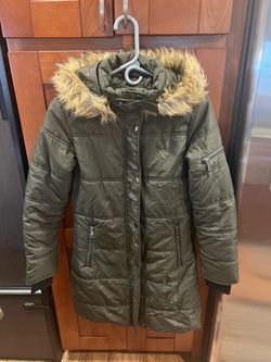 Women’s Winter Puffer Coat with Faux Fur Hood – Excellent Condition size S