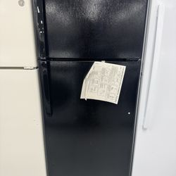 18 Cu.ft Black Top Freezer Refrigerator 