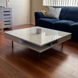 White Coffee Table with Storage & Drawers Make an Offer Not Free