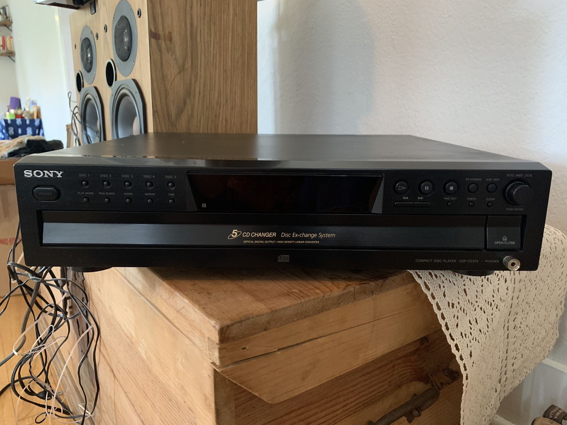 Sony Compact Disc Player 5 CD Changer Disc Exchange System CDP-CE375