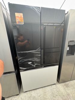 Samsung French Door Refrigerator White and Black Glass 💀