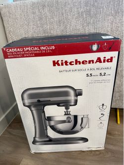 Kitchen aid mixer never used still in box