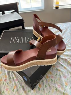 New SANDAL WEDGE