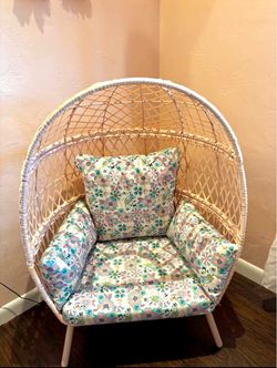 Pink kids' egg chair