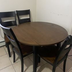 Drop Leaf Extendable Dining Table Seats 4 *Pickup only*