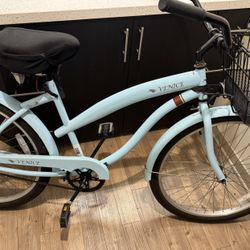 Woman’s Beach Cruiser Bicycle In Good Condition With Basket 🧺 