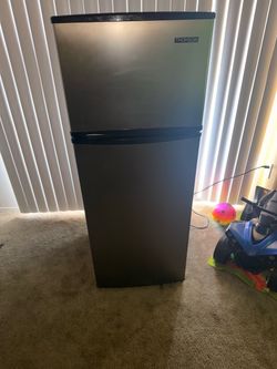 Mini fridge