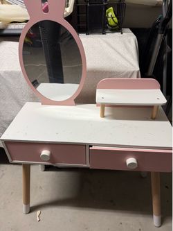Girl’s Vanity