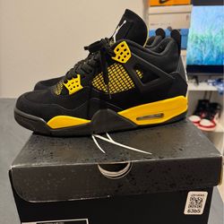 Jordan 4 thunder size 9.5