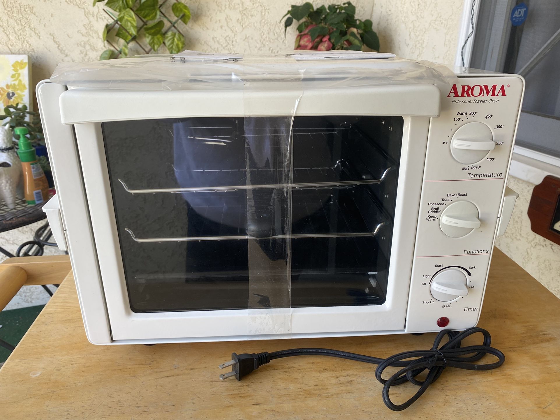 Aroma Rotisserie , Griddle , And Toaster Oven