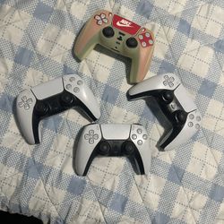 PS5 controllers