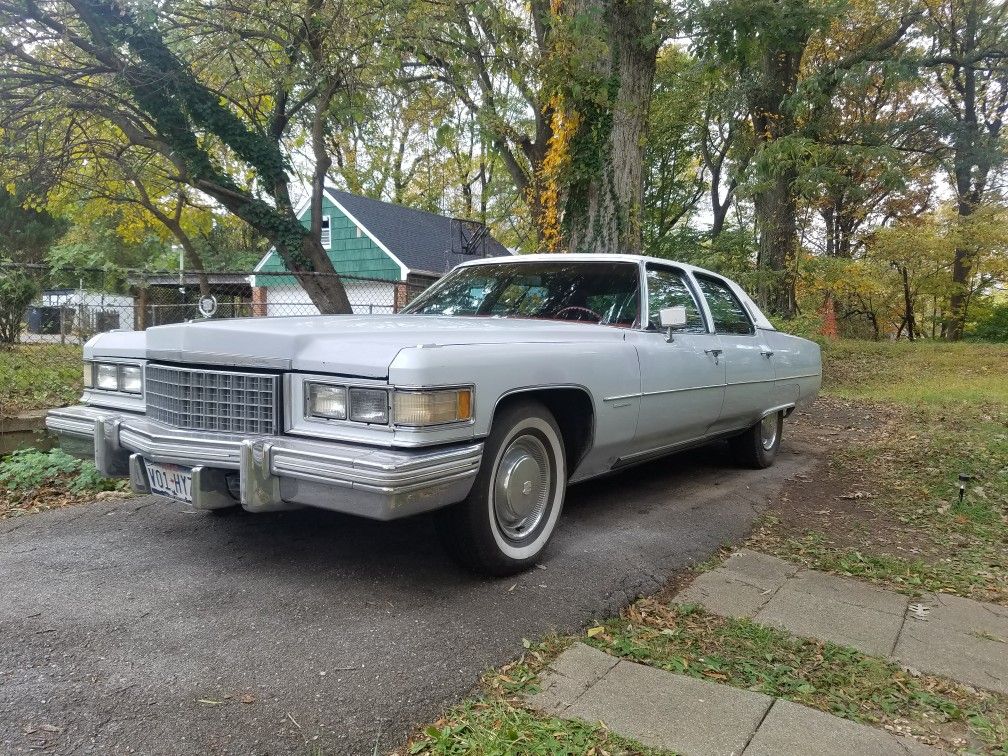 '76 Cadillac Fleetwood Brougham 8.2L