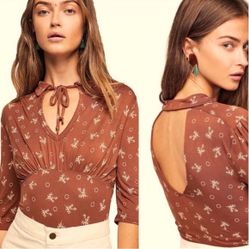 Free People Soraya Printed Top in a bohemian copper and cream floral pattern Rust Floral Tie-Neck Women’s Top Sz XS