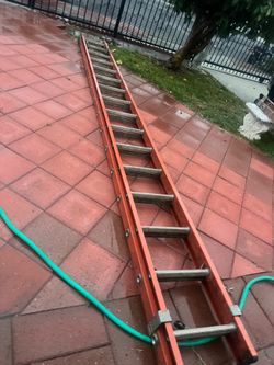 Escalera de 32 pies de fibra de vidrio perfectas, condiciones muy barata