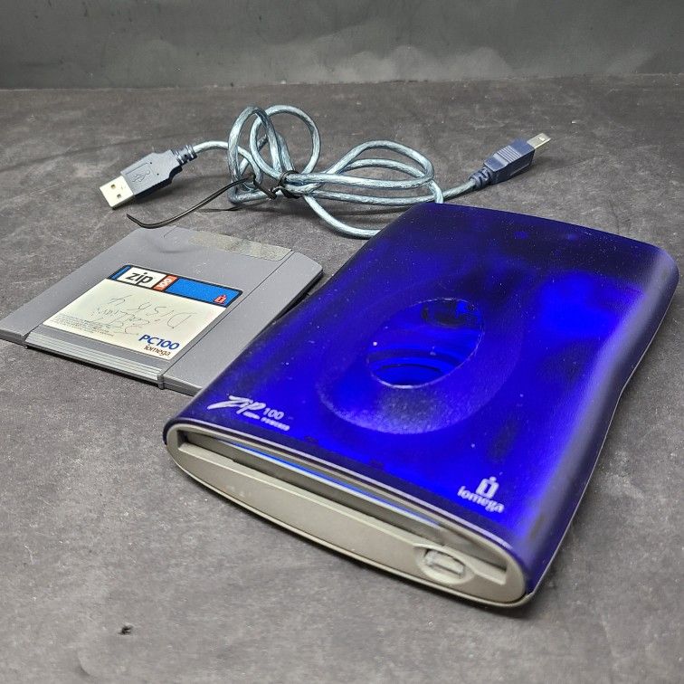 iOmega Zip 100 Disk Drive USB Powered Blue Tested INCLUDES DISK