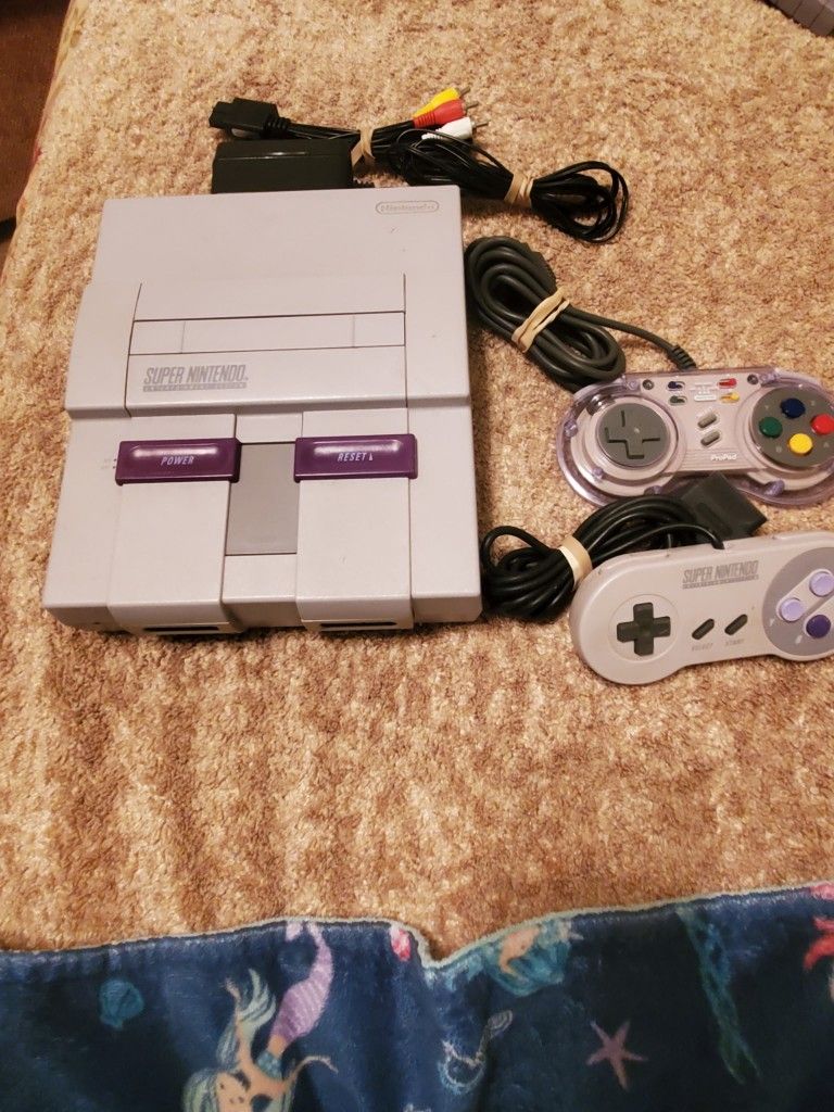 Super NINTENDO With 14 games Authentic